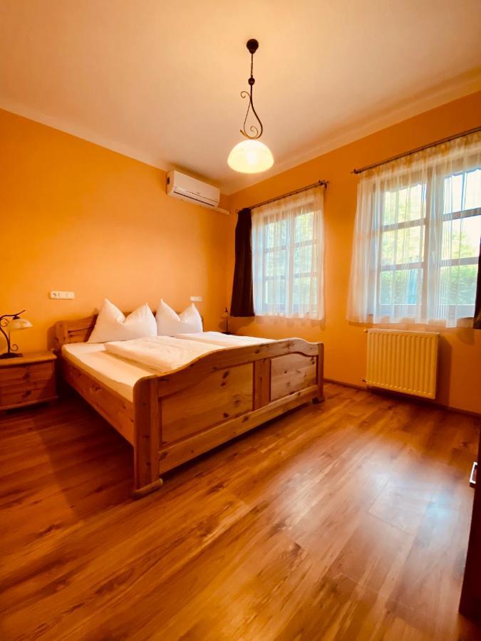 Sommer Panzio Balatonfoldvar Exterior photo