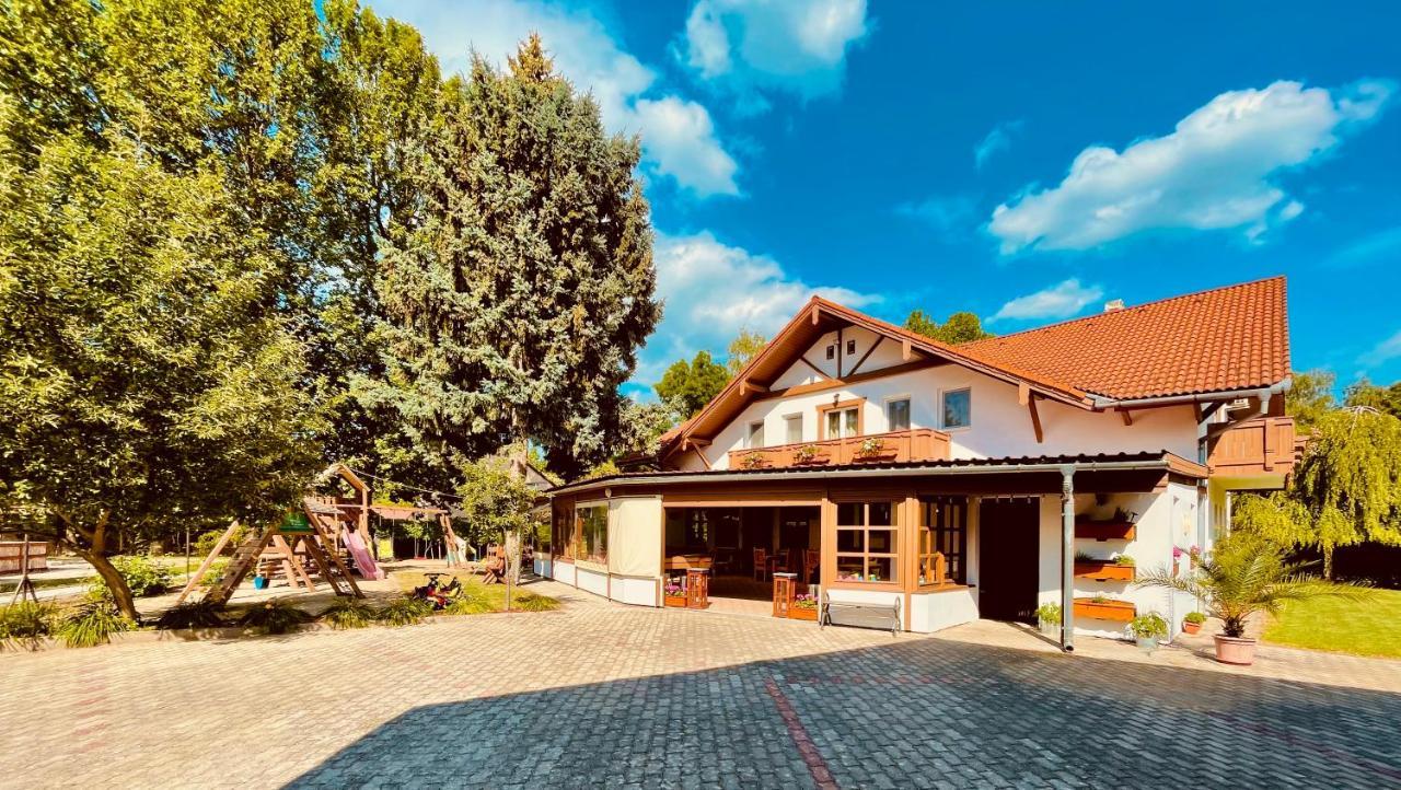 Sommer Panzio Balatonfoldvar Exterior photo